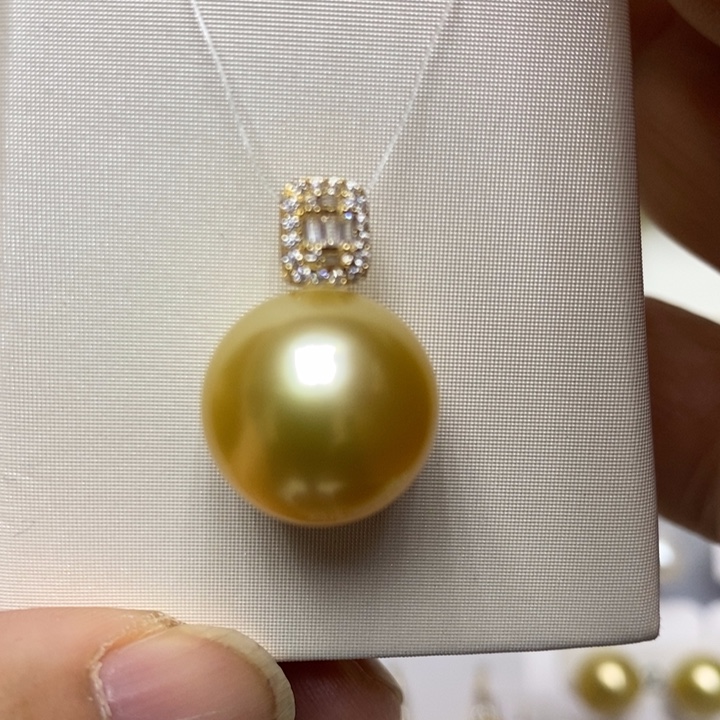 海水珍珠金珠吊坠18K金镶嵌