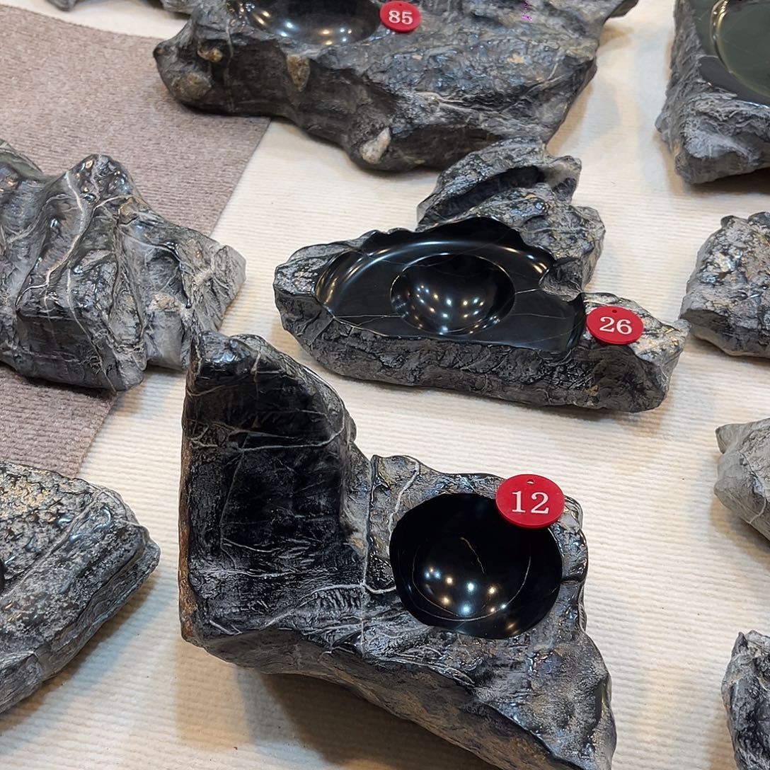 张***泰灵璧石原石砚台摆件