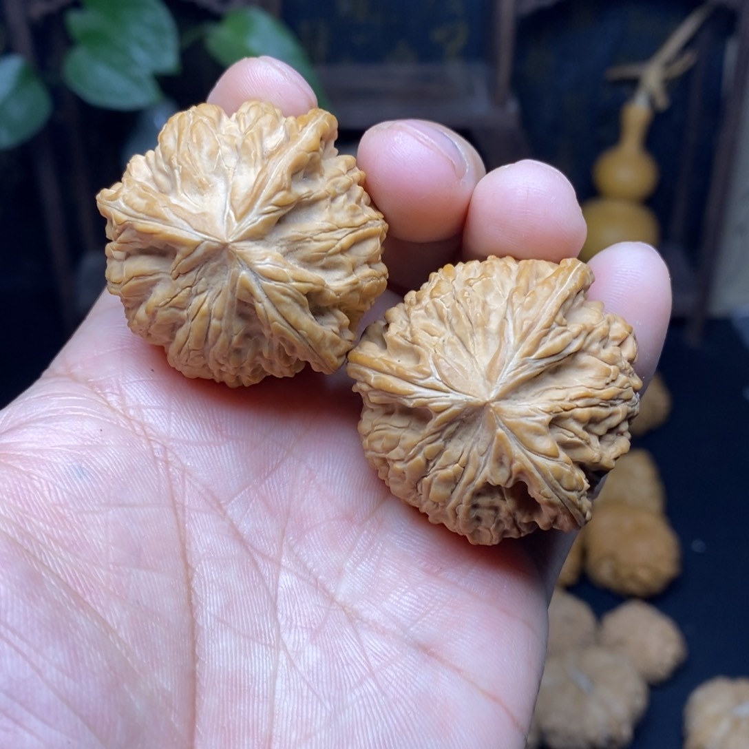 文玩核桃吊坠40玉龙球奔