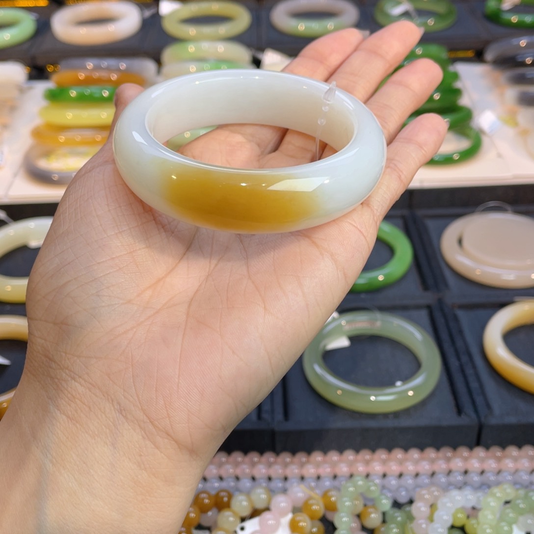 和田玉手镯未镶嵌小****爱