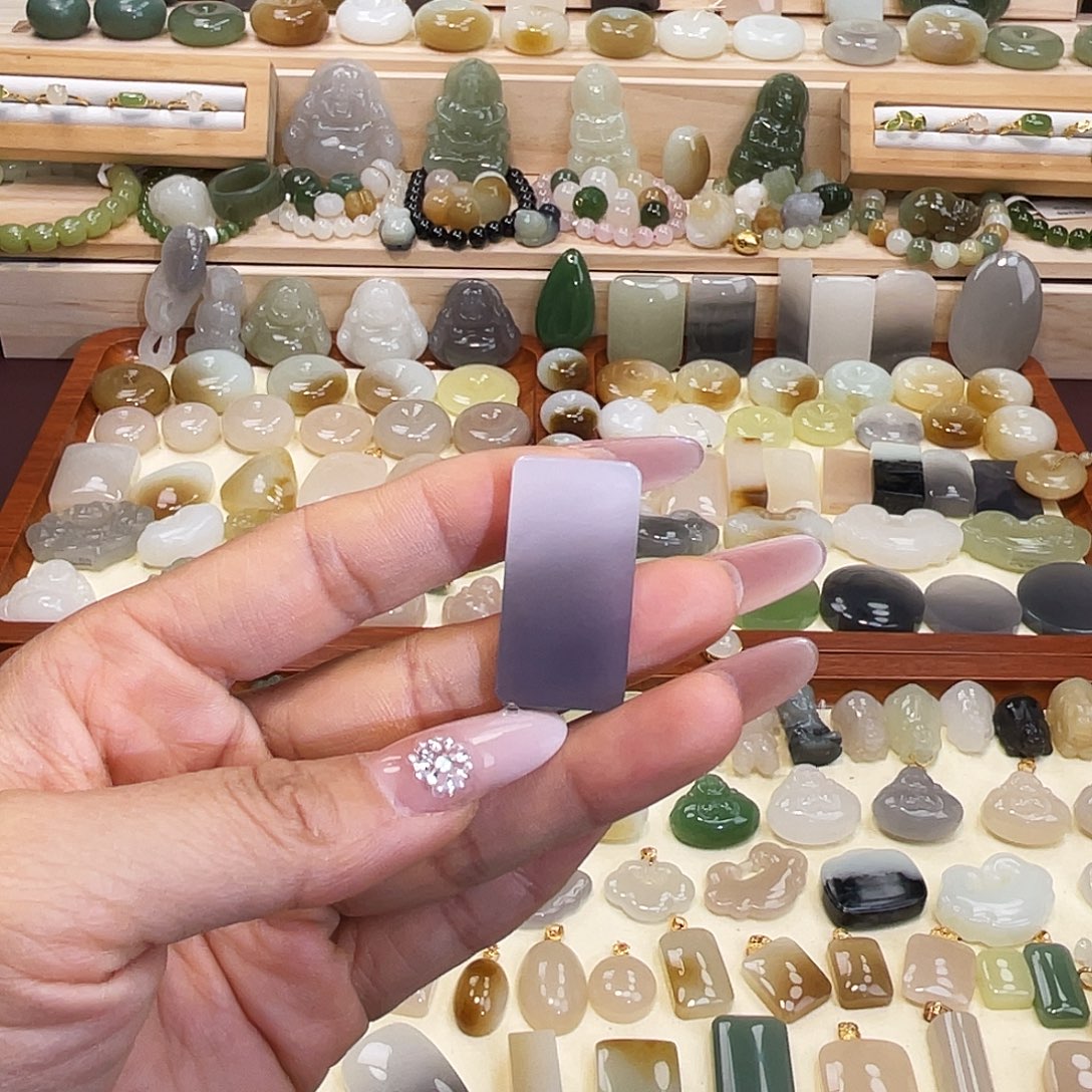 和田玉未镶嵌吊坠(赠链)