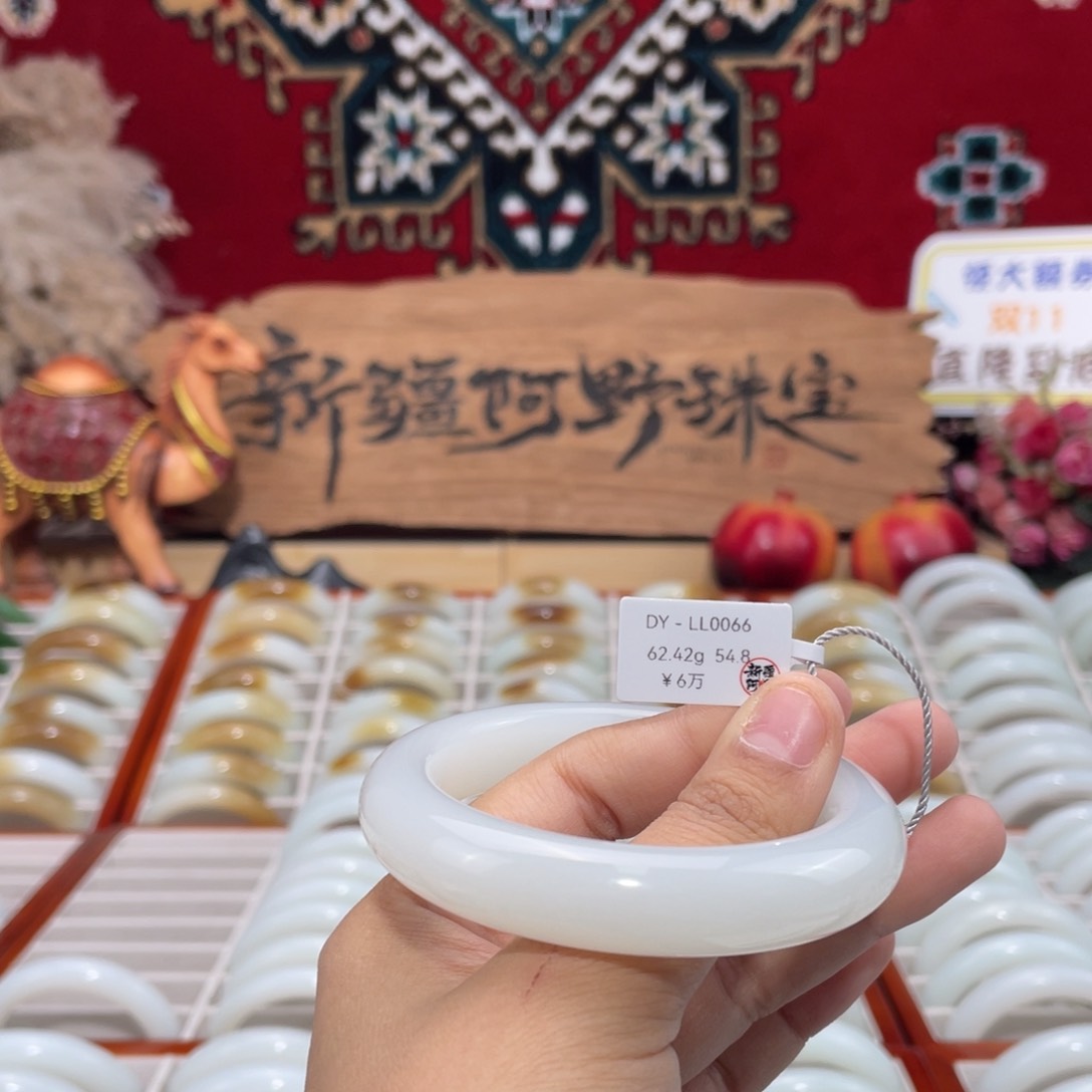 未镶嵌手镯和田玉新疆且末老坑白玉手镯