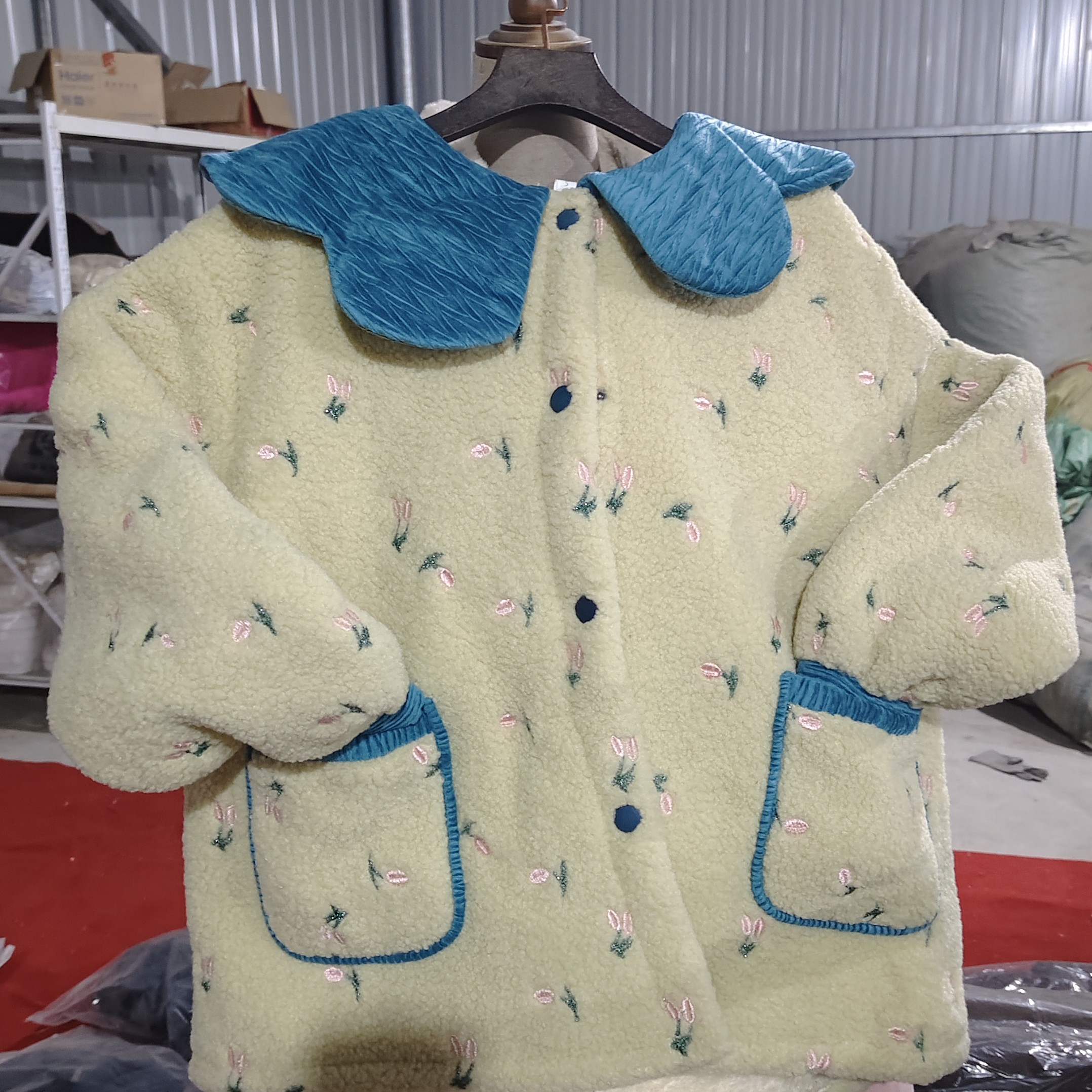 24001刺绣花朵三层加厚套装