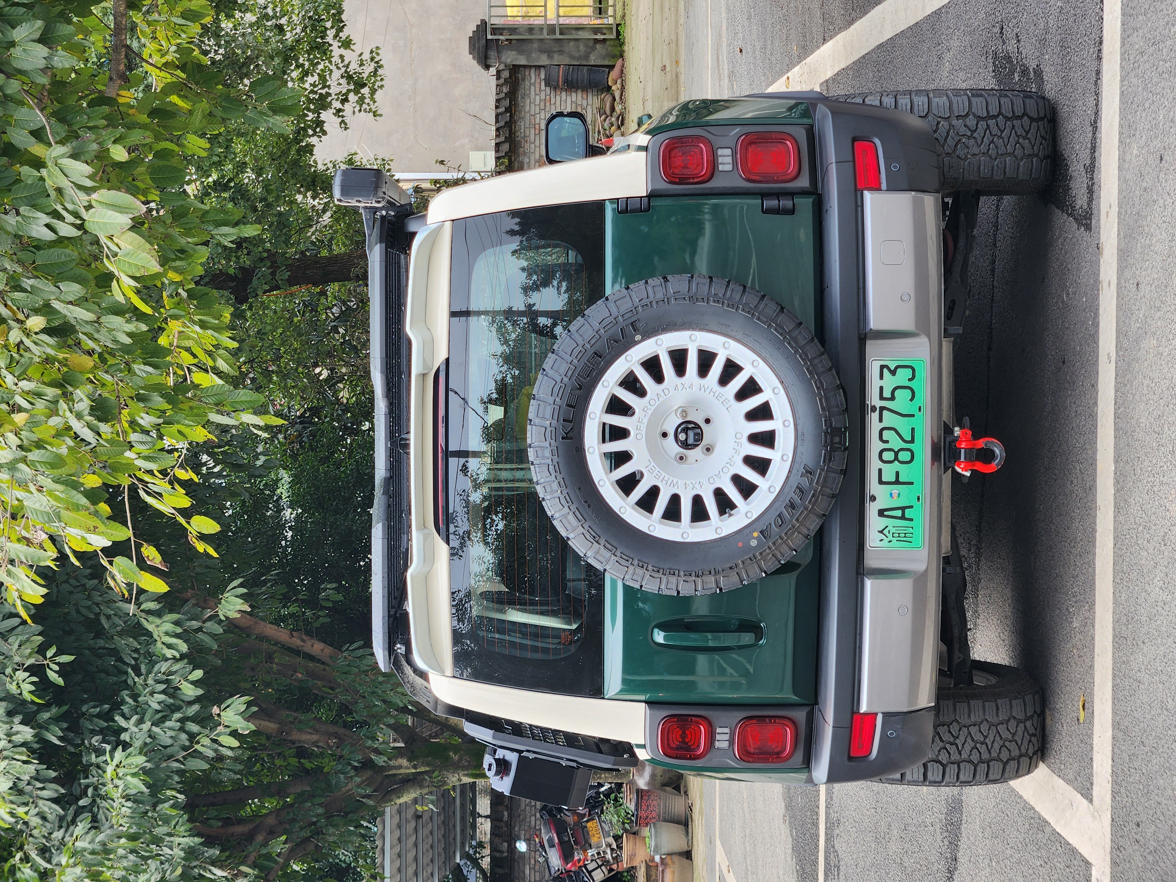 哈弗猛龙专用尾翼，无损安装，3M胶固定，出厂颜色黑色