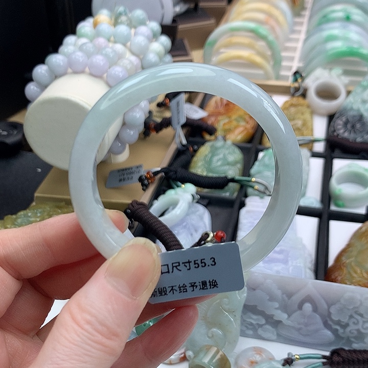 翡翠手镯未镶嵌吊坠