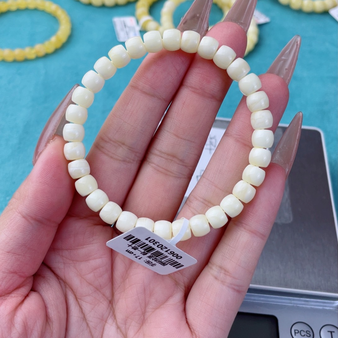 蜜蜡裸石未镶嵌蜜蜡89