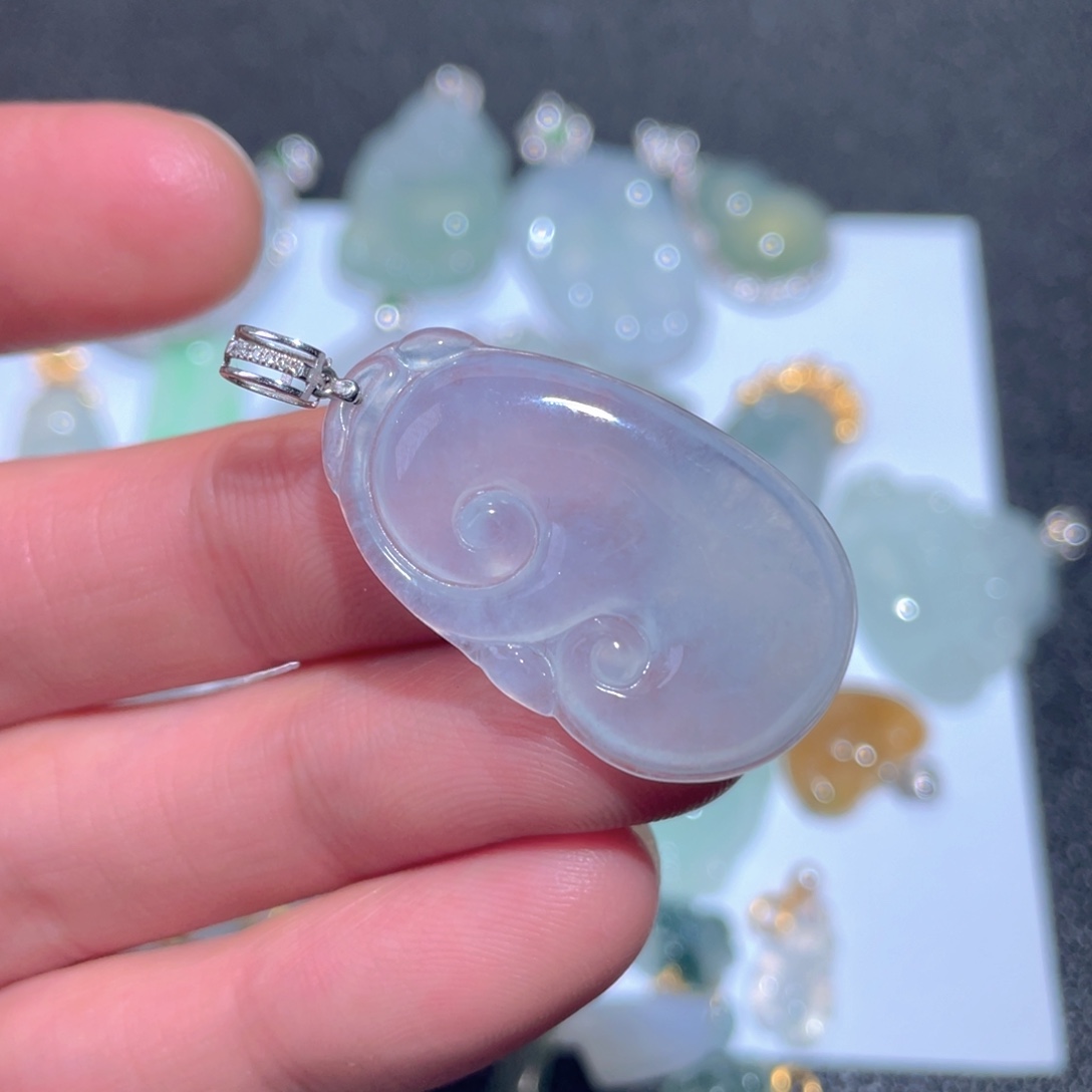 翡翠颈饰18K金镶嵌翡翠