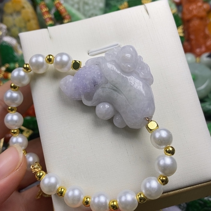 翡翠未镶嵌吊坠(赠链)