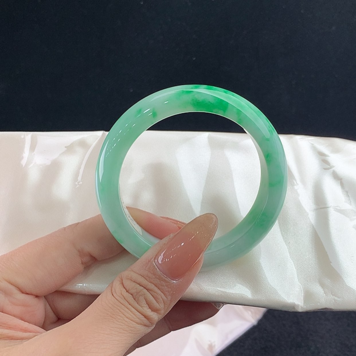 【闪购商品】未镶嵌手镯翡翠正52