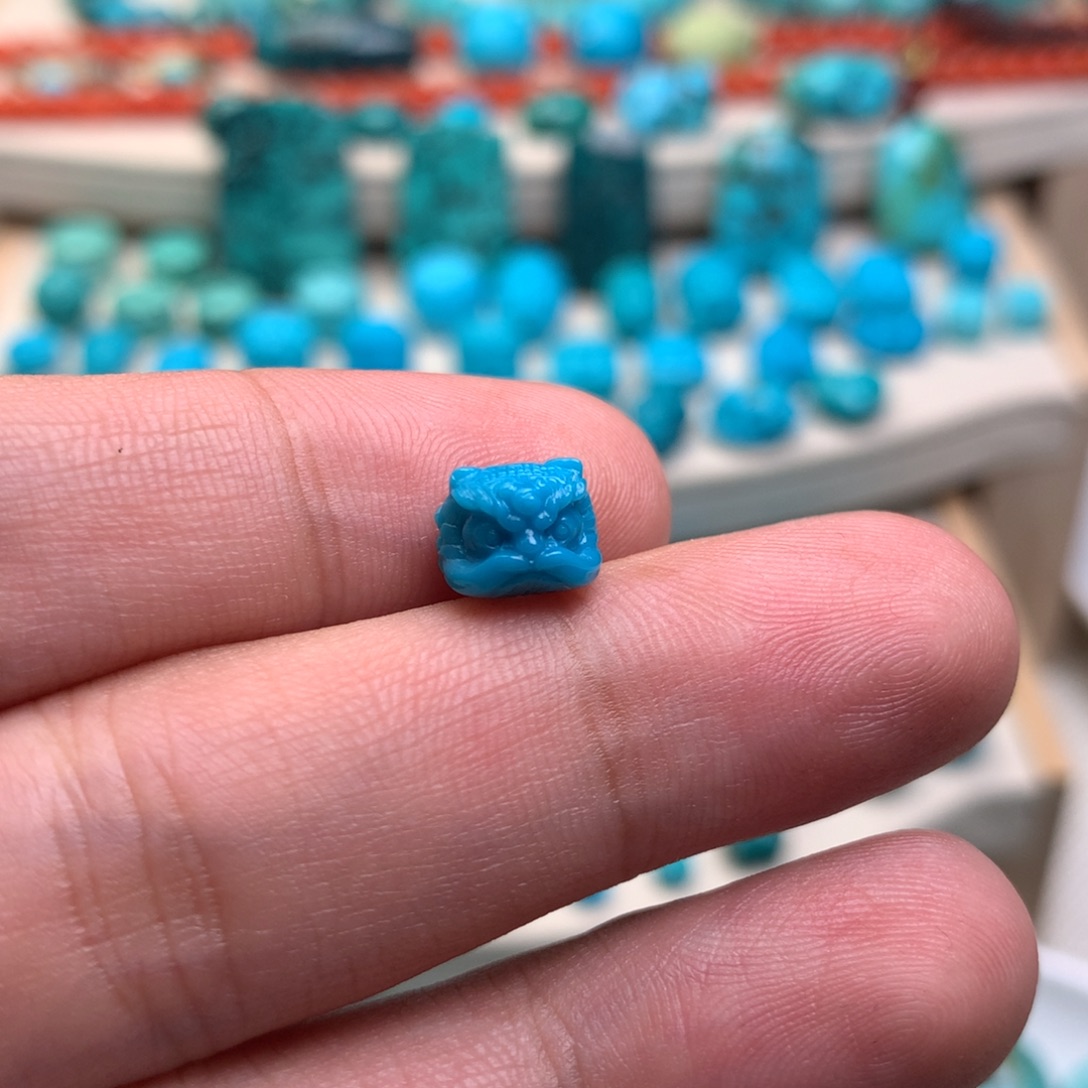 L***·绿松石未镶嵌珠宝奇石