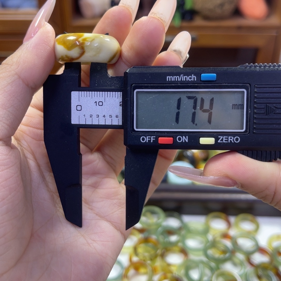 蛇纹石玉未镶嵌手镯35