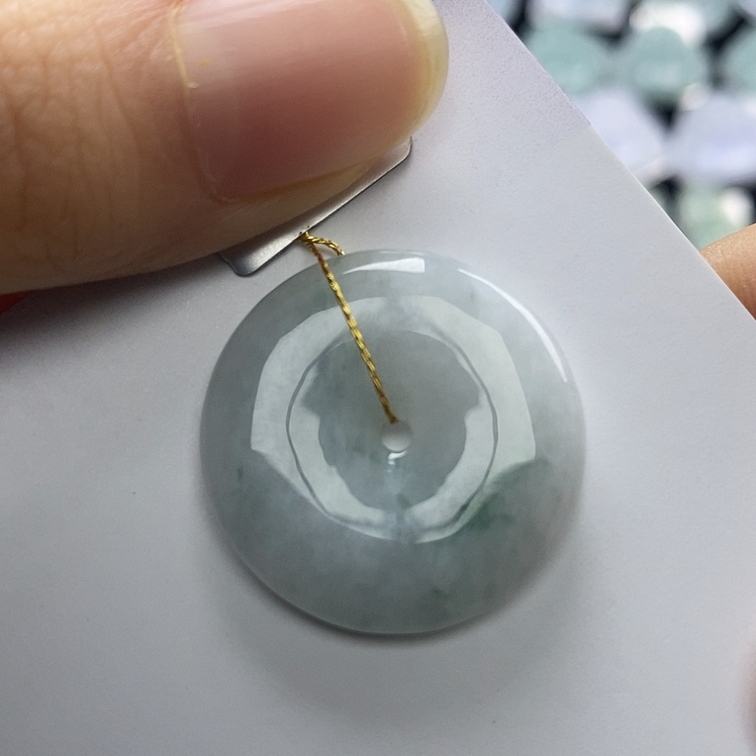 翡翠未镶嵌颈饰平安扣