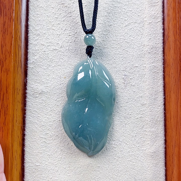 翡翠未镶嵌颈饰孤品