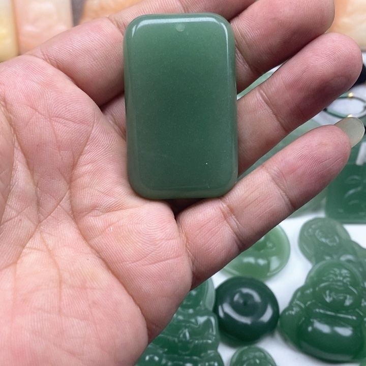 东陵石未镶嵌颈饰捡****?