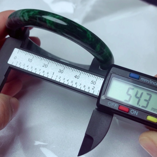 翡翠手镯未镶嵌手镯