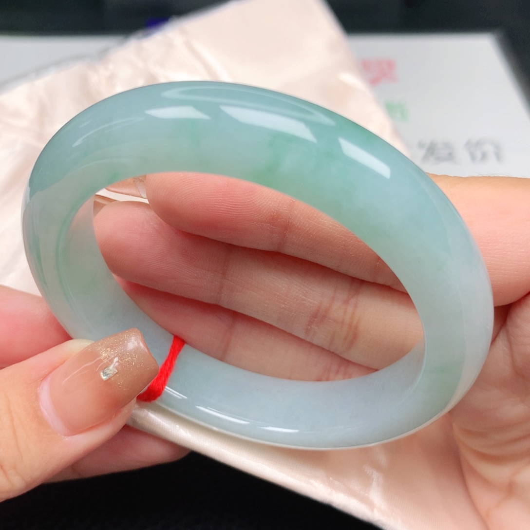 未镶嵌手镯（圆镯）翡翠56.57正圈