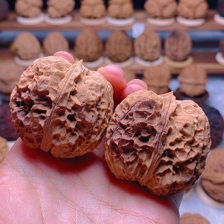 桃核把件麒麟绣球43mm