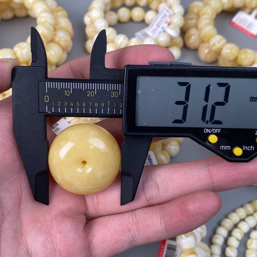 未镶嵌琥珀珠宝奇石