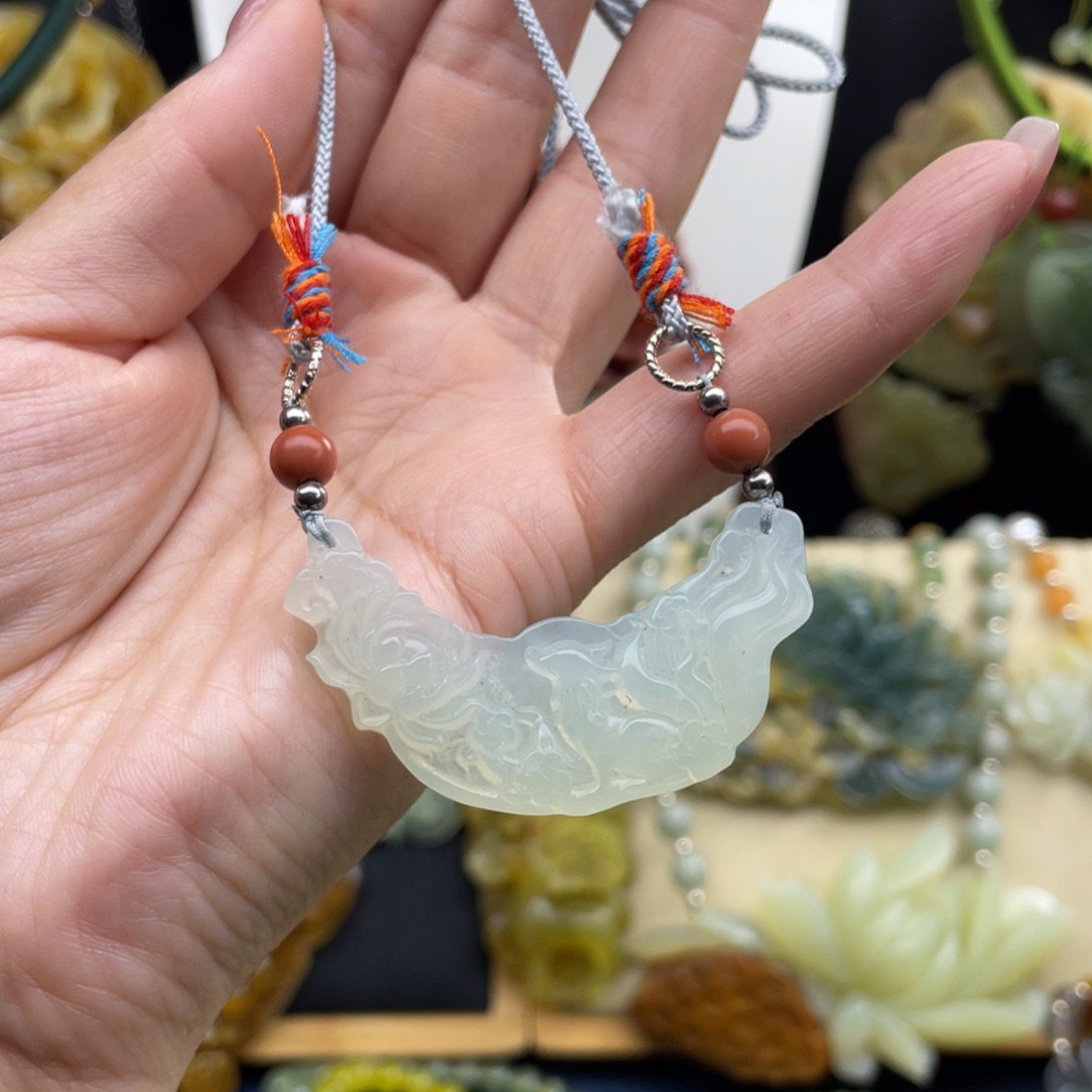 蛇纹石玉未镶嵌颈饰