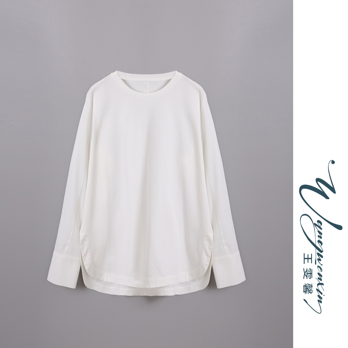 【王雯馨】“升级每一天”简约百搭 侧开叉 纯色圆领长袖中长款上衣 