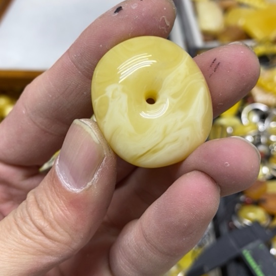 蜜蜡裸石未镶嵌吊坠