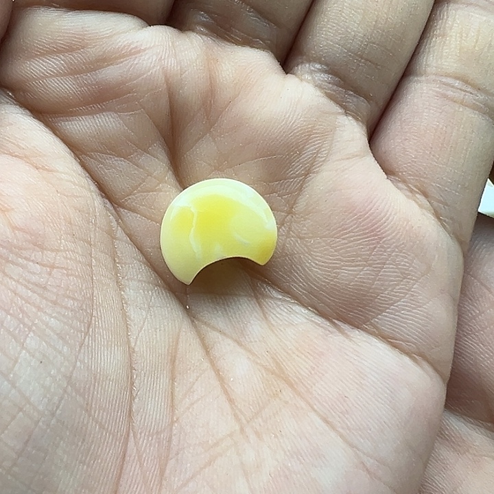 琥珀未镶嵌珠宝奇石月亮打孔不退换