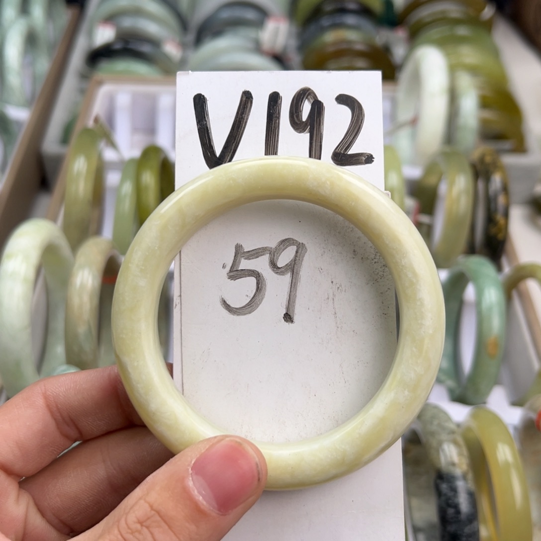 岫玉手镯未镶嵌天然岫玉微瑕