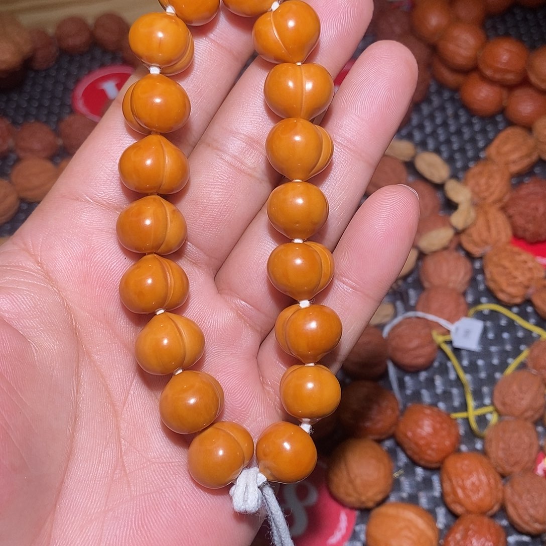 文玩核桃吊坠屁桃手串