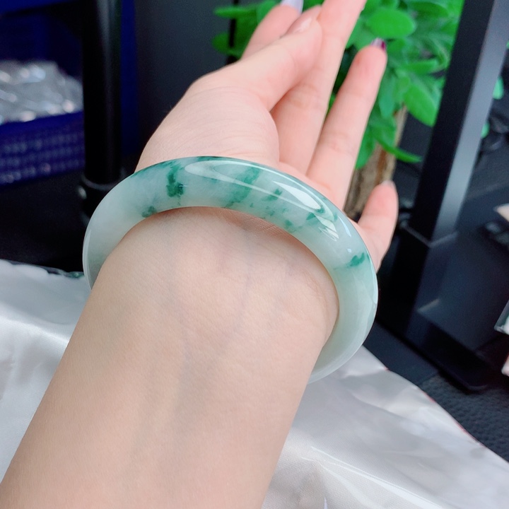 翡翠未镶嵌手镯55圈
