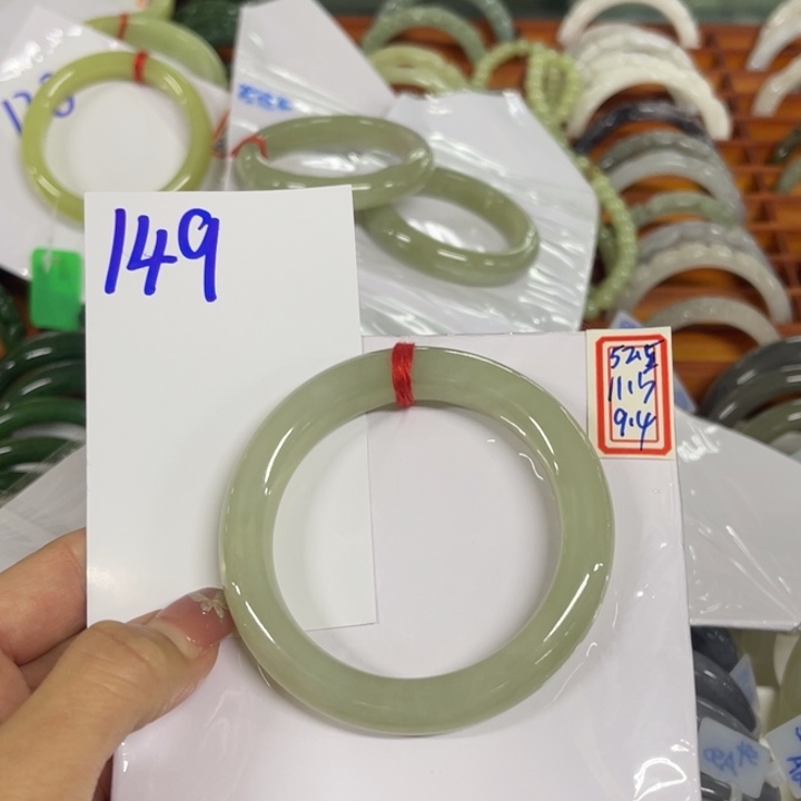 蝶***海和田玉未镶嵌手镯