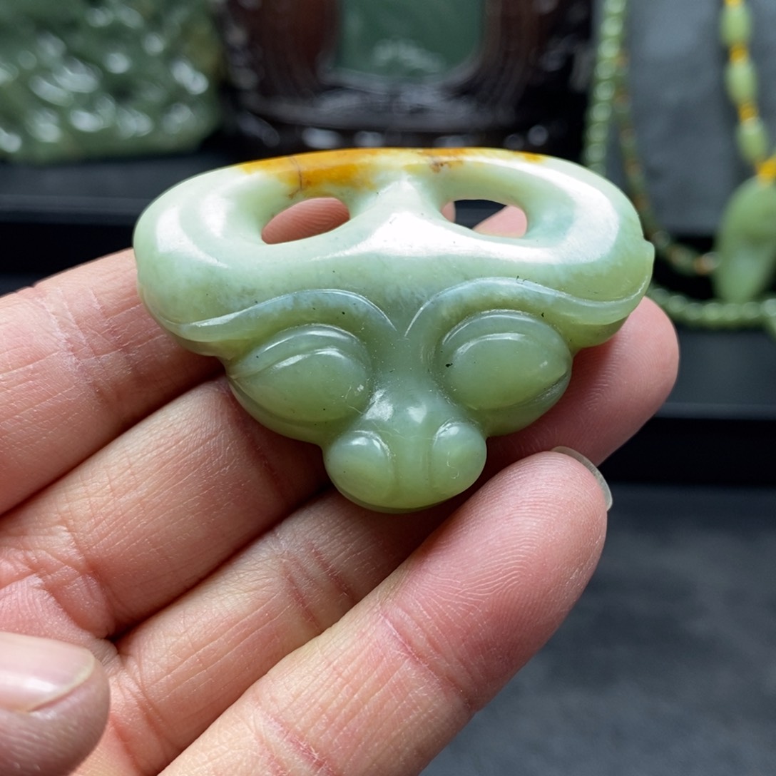 岫岩河磨玉（透闪石质玉）颈饰未镶嵌