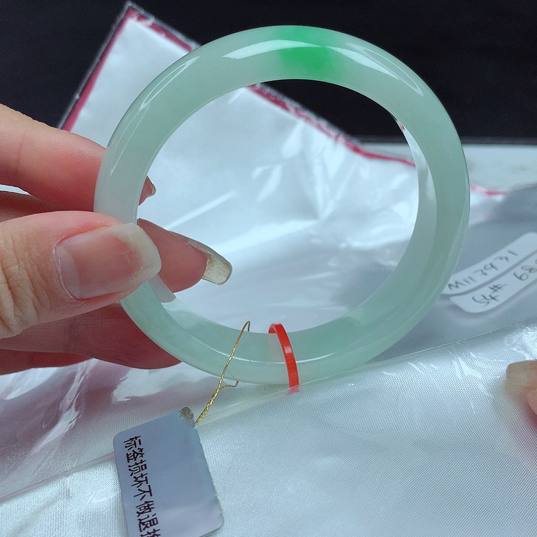 翡翠手镯未镶嵌54圈931
