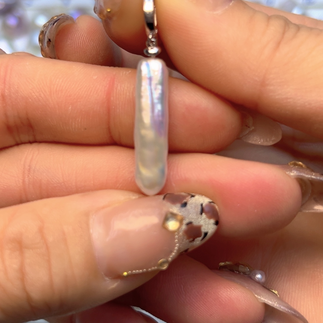 辉***辉未镶嵌淡水珍珠颈饰