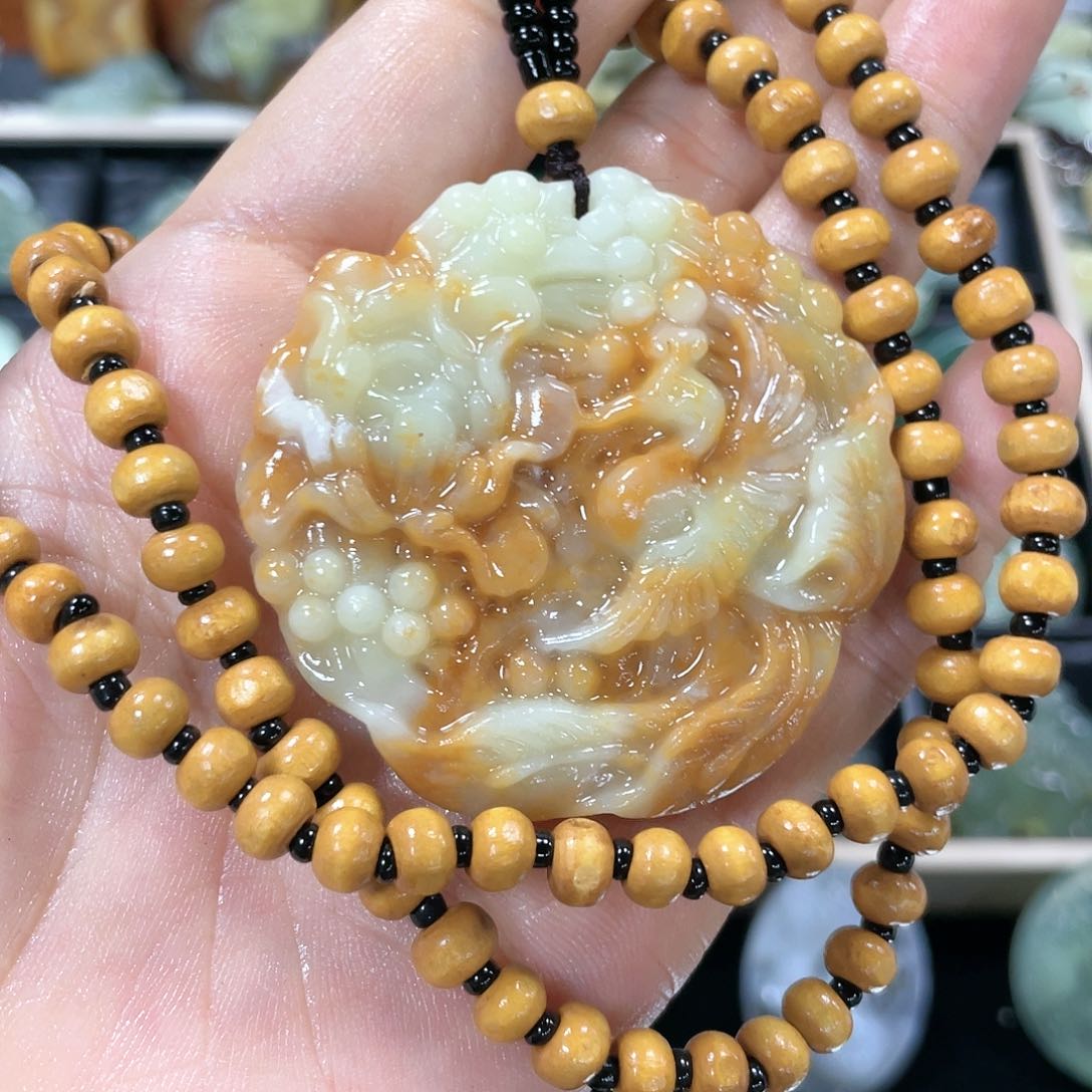 蛇纹石玉颈饰未镶嵌