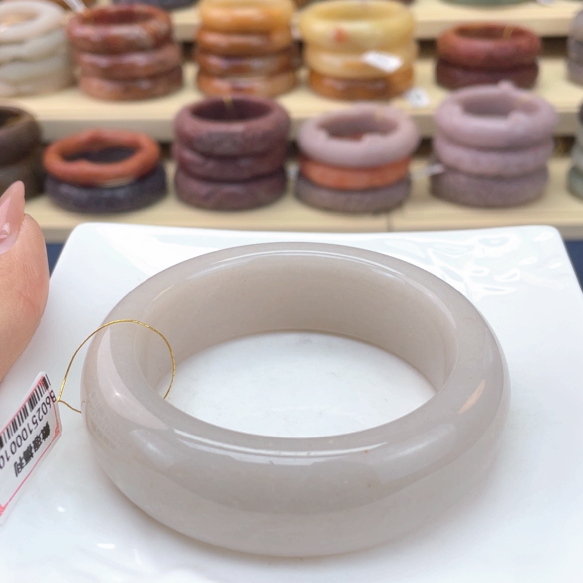 【闪购商品】石英质玉未镶嵌手镯