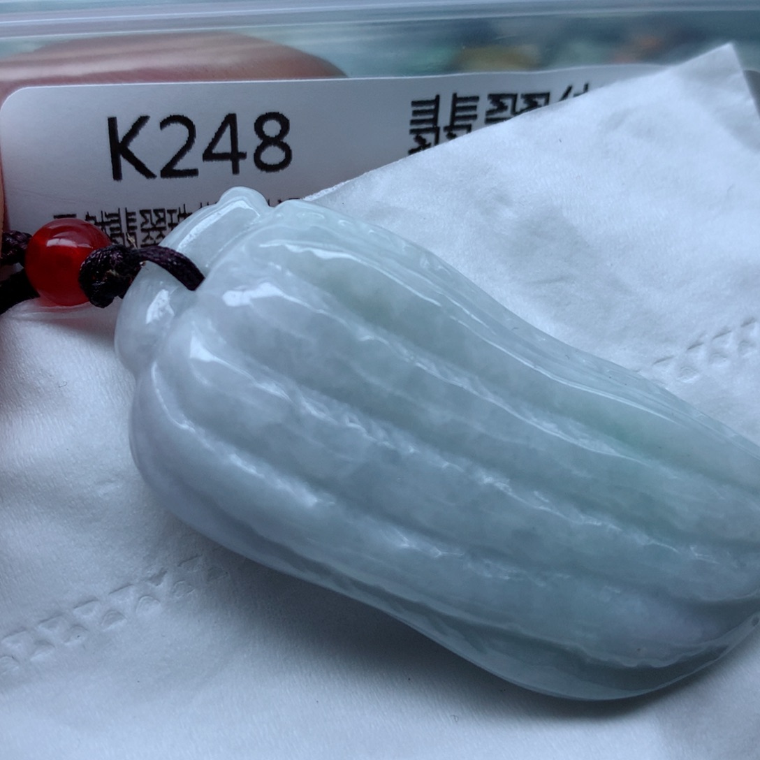 翡翠颈饰未镶嵌吊坠