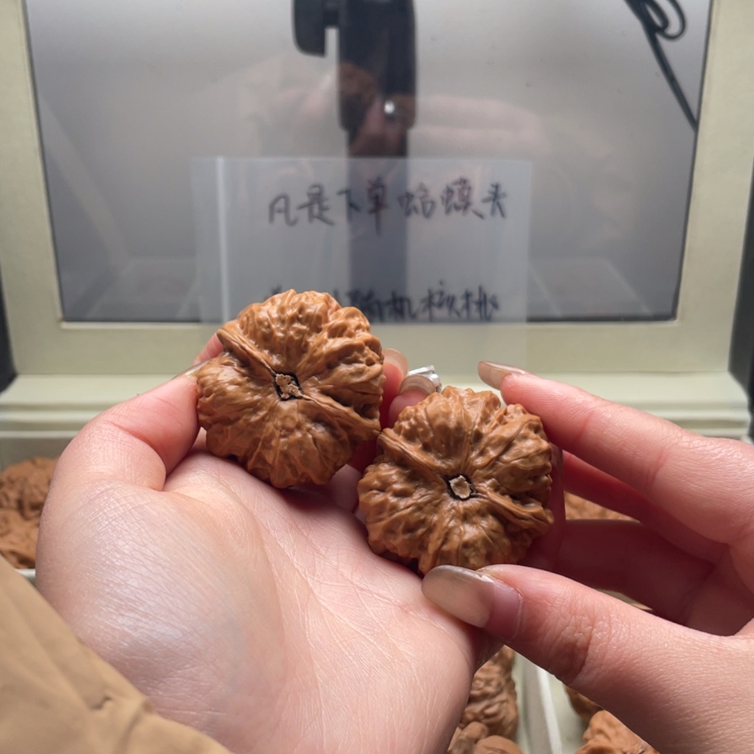 L***£吊坠文玩核桃蛤蟆头核桃