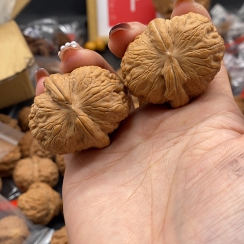 文玩核桃吊坠元宝