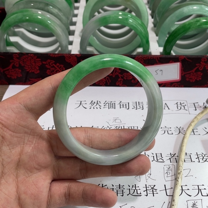 翡翠手镯未镶嵌翡翠手镯翡翠手镯