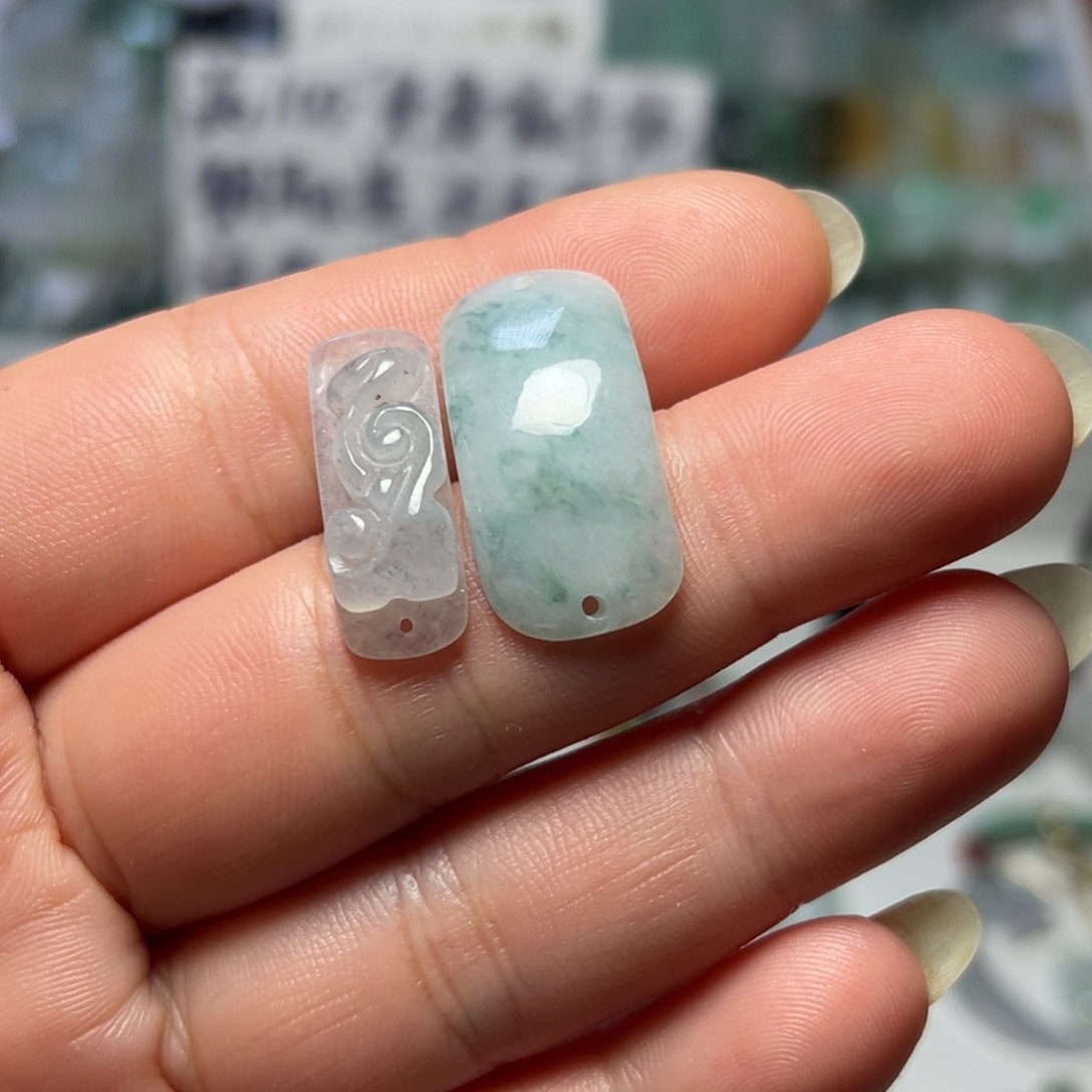 翡翠未镶嵌颈饰手牌2个100块