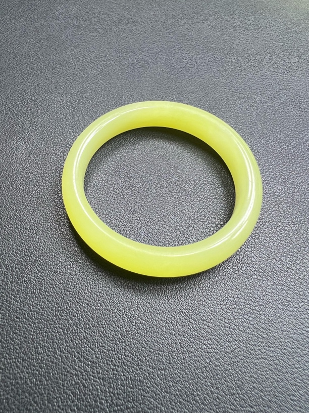 新疆和田53圈口精美鸡油黄圆条时尚百搭上手显贵气