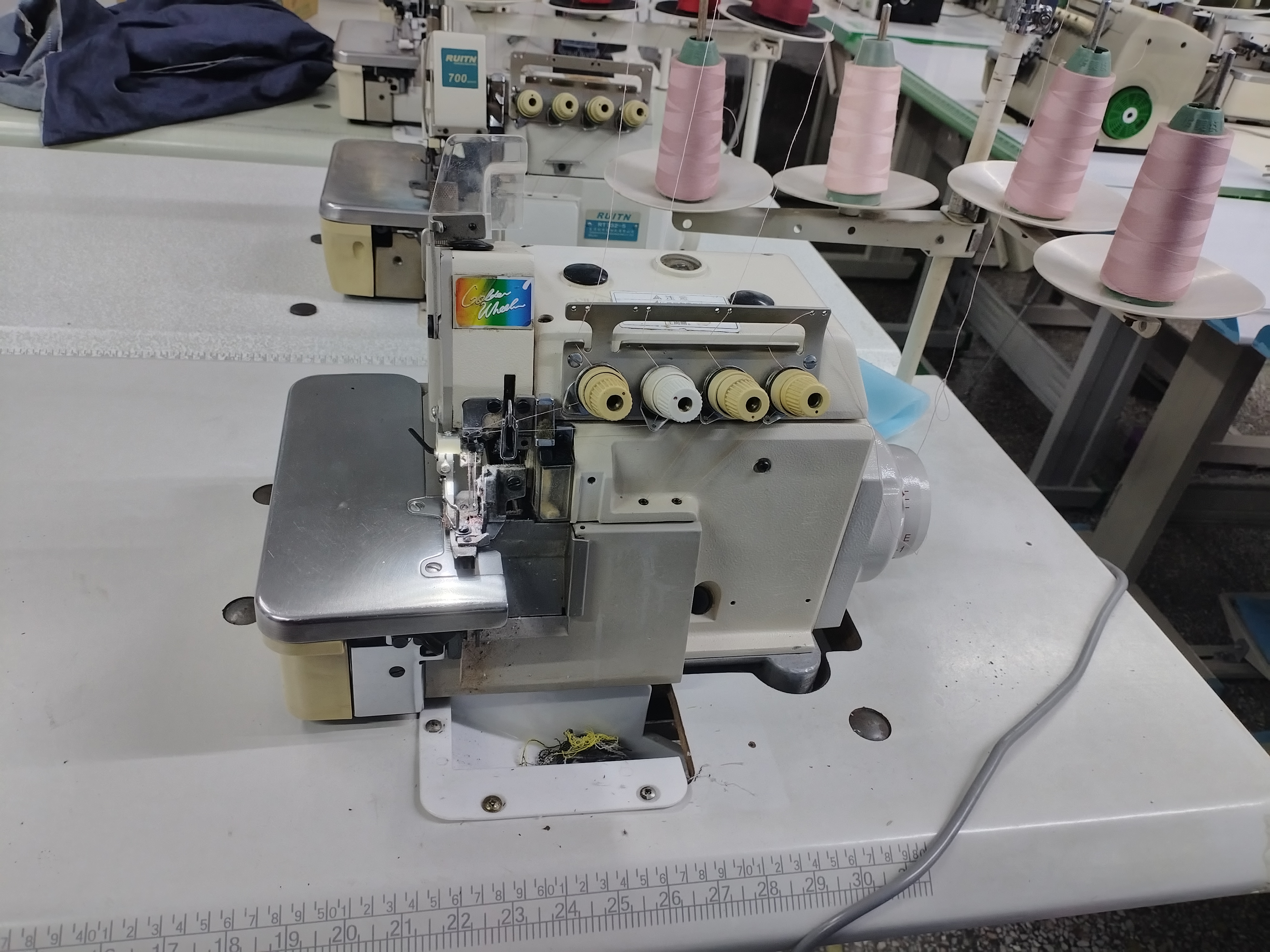 直驱四线锁边机家用工业用薄厚通吃缝纫机