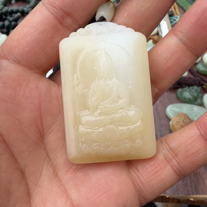 生***动和田玉未镶嵌颈饰