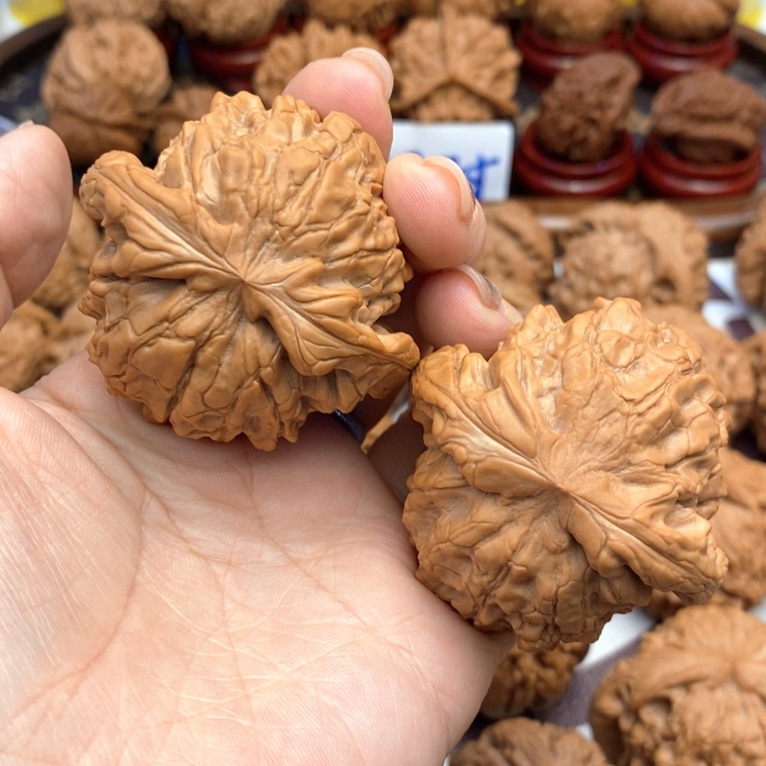 【闪购商品】文玩核桃把件51尺全品龙鼎