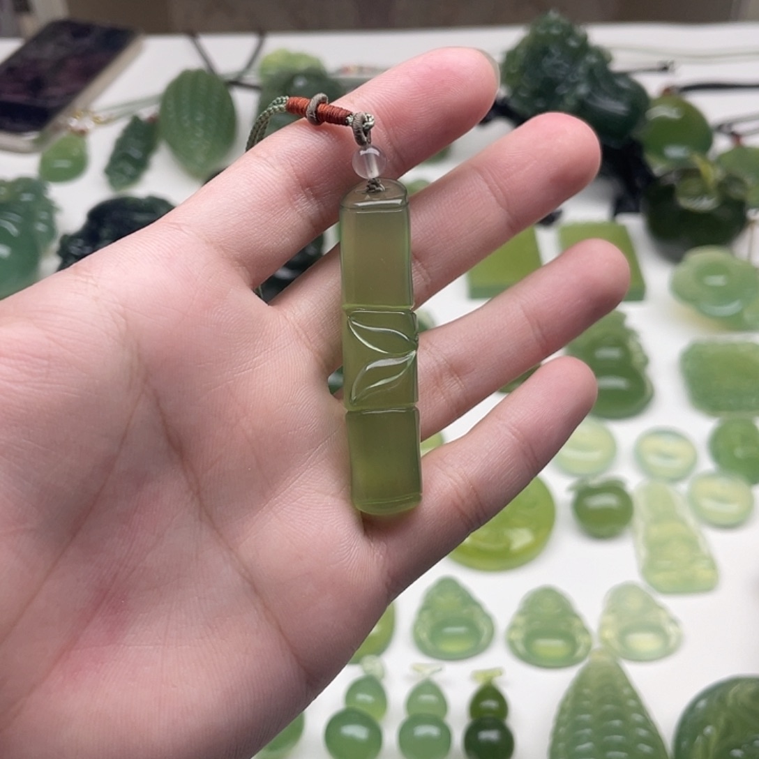 蛇纹石玉未镶嵌吊坠(赠链)