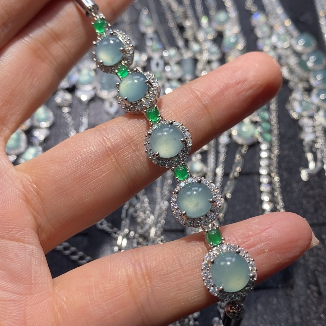 翡翠未镶嵌颈饰翡翠