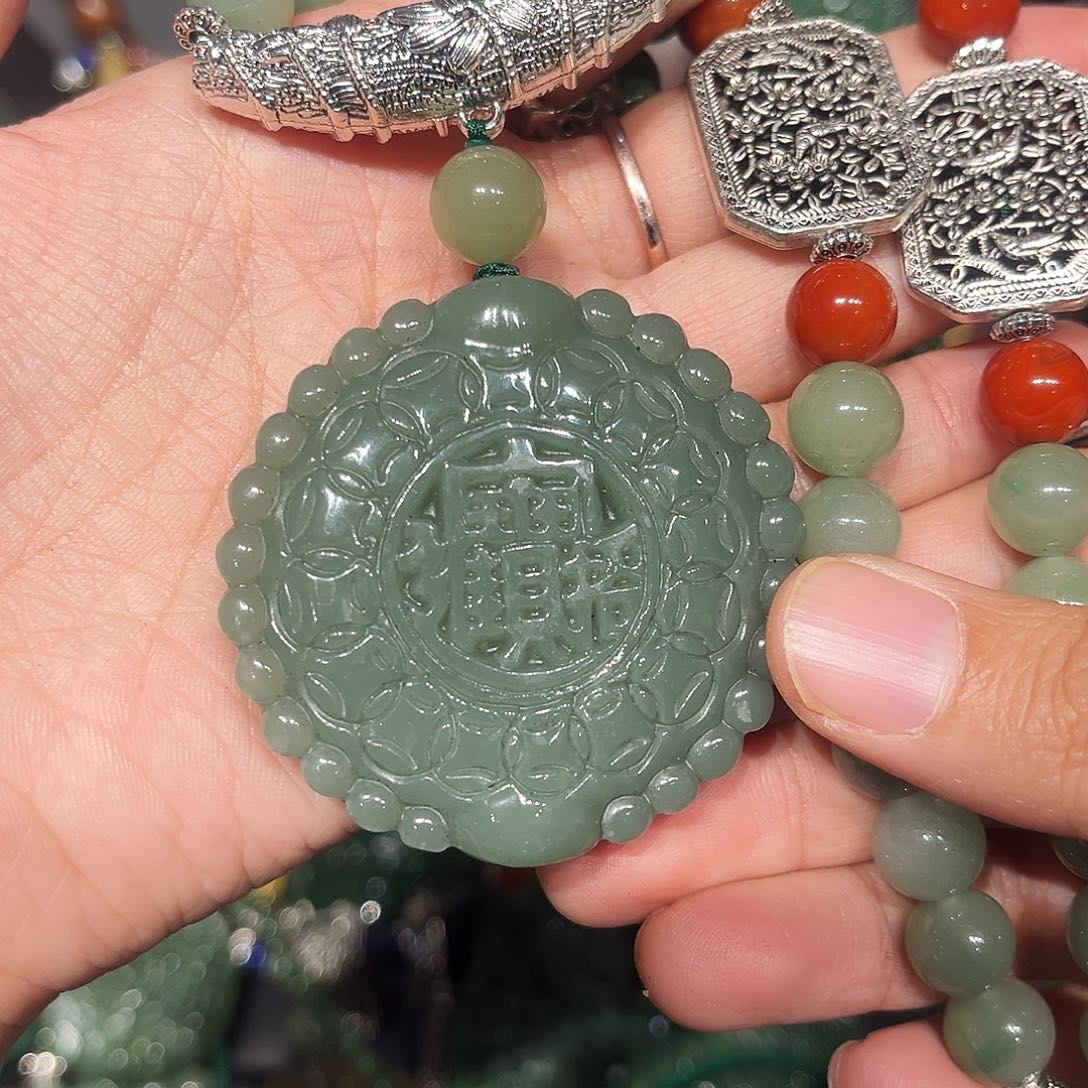 颈饰未镶嵌和田玉（糖玉）