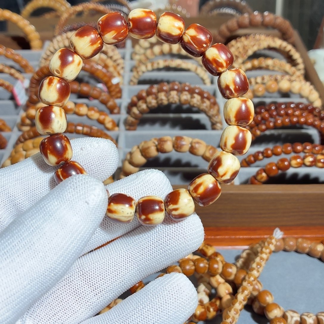 阿***芙紫金鼠吊坠火烧云