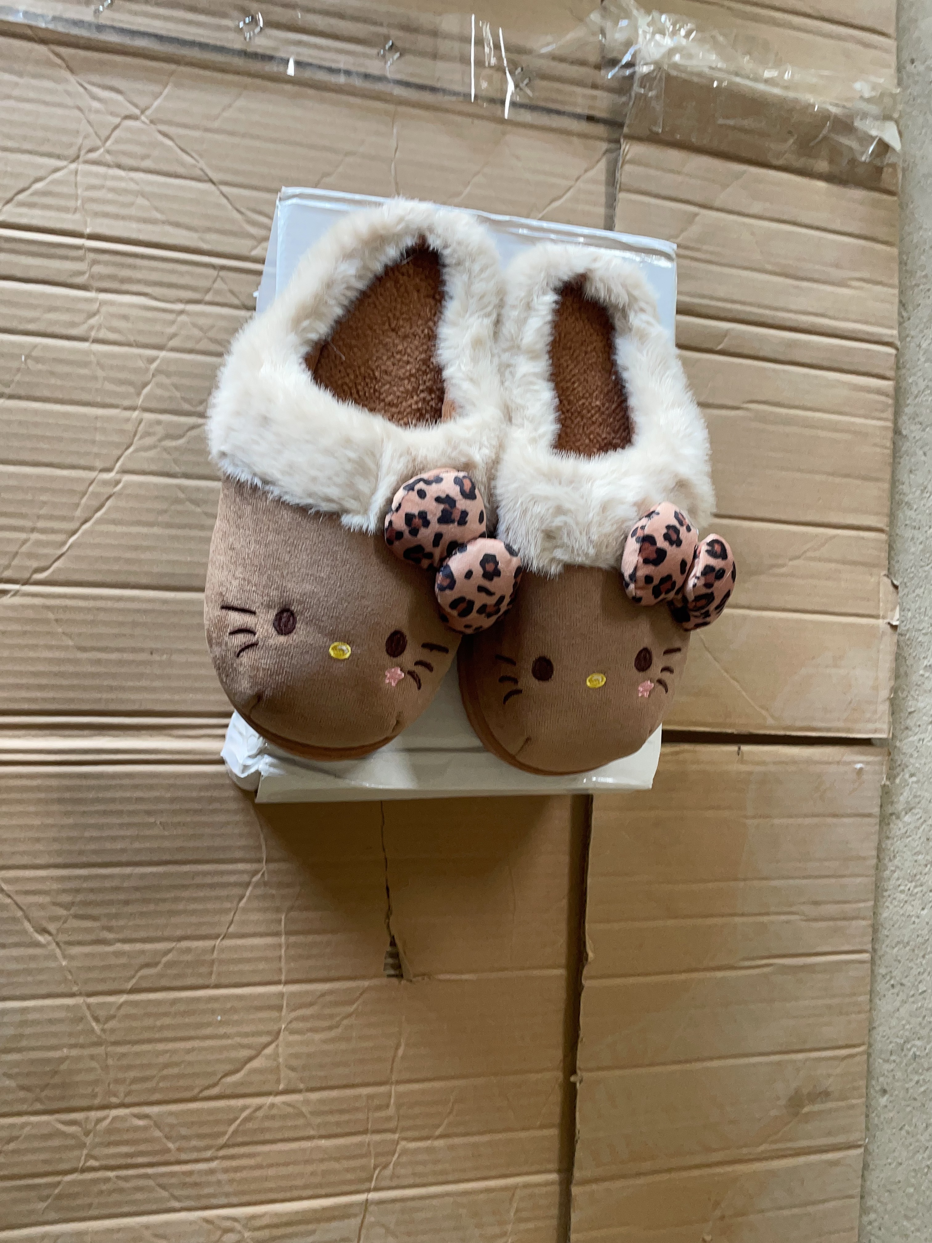 可爱KT猫卡通毛绒拖鞋女冬季居家室内加厚加绒保暖棉拖