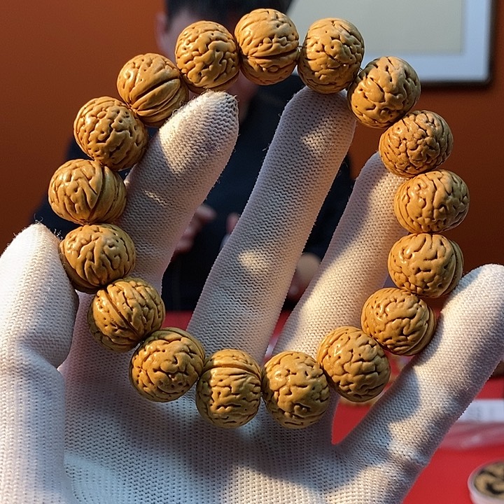 桃核手串B45 （尺寸误差0.5之间）